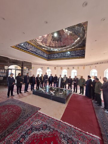 حضور رئیس اداره بهزیستی شهرستان طالقان در مزار شهداء گمنام