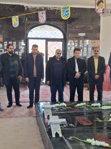 طالقان | حضور رئیس اداره بهزیستی شهرستان طالقان در مزار شهداء گمنام