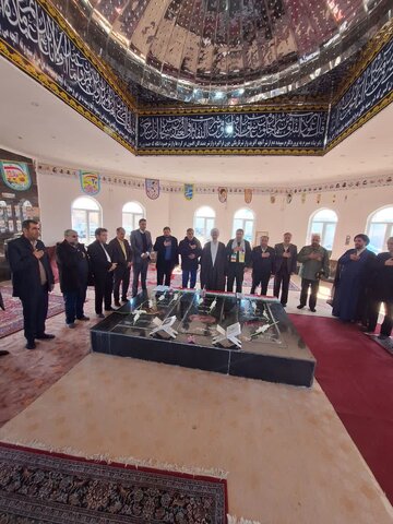 حضور رئیس اداره بهزیستی شهرستان طالقان در مزار شهداء گمنام