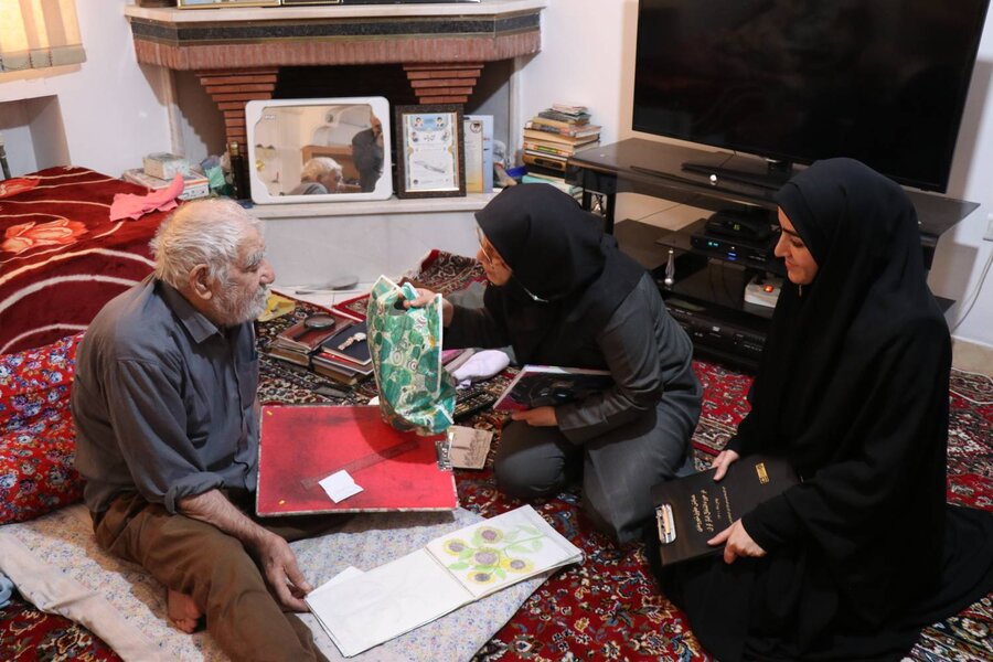 دیدار مدیرکل بهزیستی آذربایجان غربی با خانواده معظم شهدا به مناسبت روز شهدا