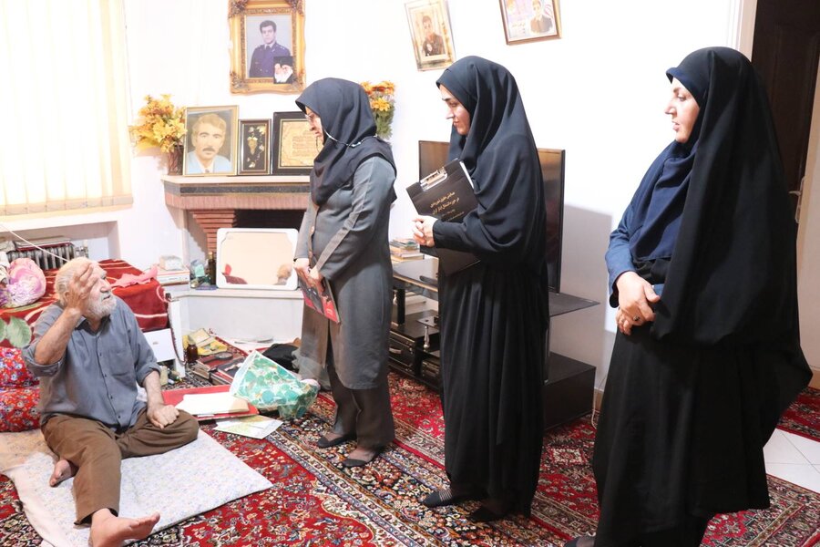 دیدار مدیرکل بهزیستی آذربایجان غربی با خانواده معظم شهدا به مناسبت روز شهدا