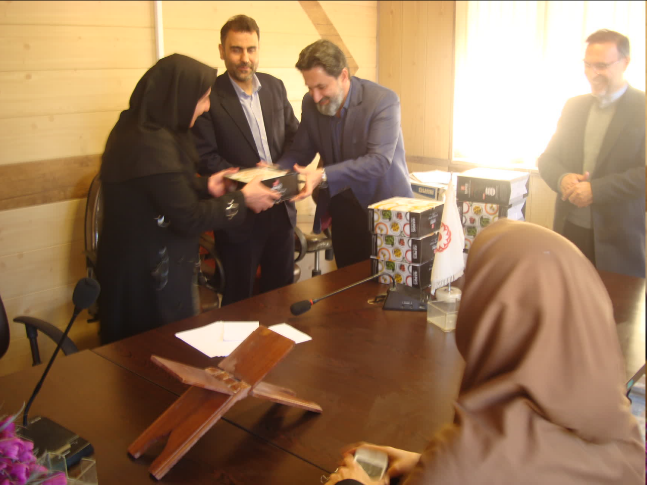 نشست با نماینده مجلس، تقدیر از کارکنان نمونه و اهدای ویلچر از برنامه های سفر یکروزه حجتالاسلامی به ملایر