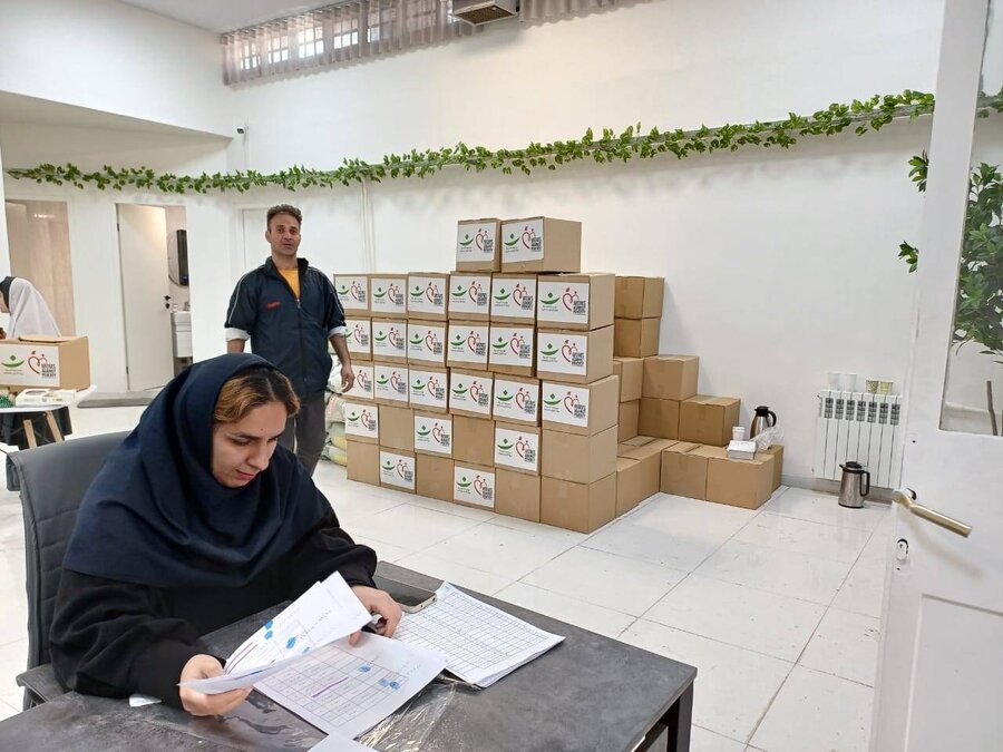 شهرستان تهران| توزیع بسته های معیشتی در مجتمع شوق زندگی بعثت توزیع بسته های معیشتی در مجتمع شوق زندگی بعثت%