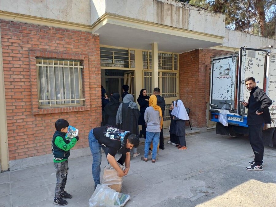 شهرستان تهران| توزیع بسته های معیشتی در مجتمع شوق زندگی بعثت توزیع بسته های معیشتی در مجتمع شوق زندگی بعثت%