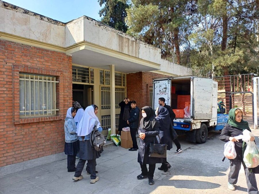 شهرستان تهران| توزیع بسته های معیشتی در مجتمع شوق زندگی بعثت توزیع بسته های معیشتی در مجتمع شوق زندگی بعثت%