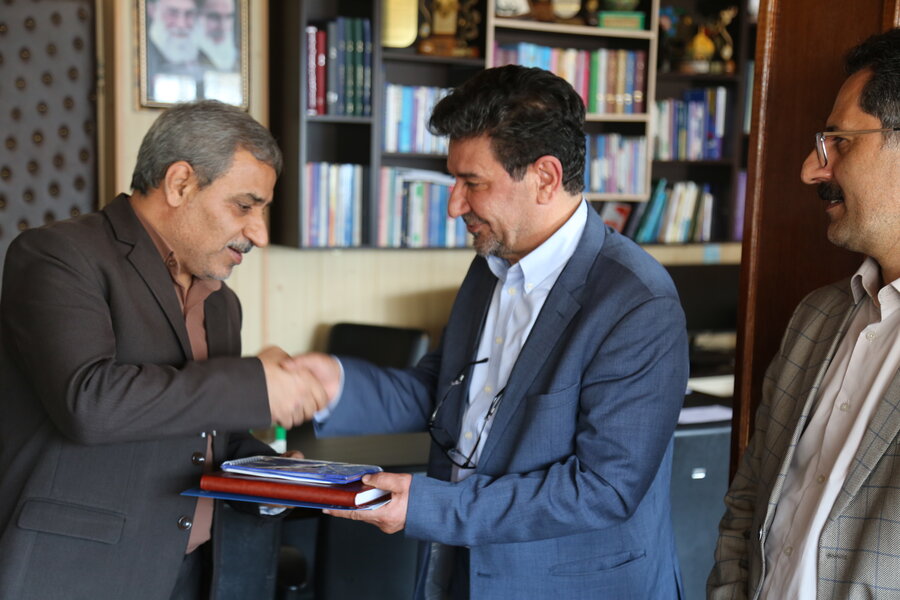 تقدیر از طراح برتر نظام پیشنهادات بهزیستی ویژه توسعه خدمات بیمهای توان پزشکی