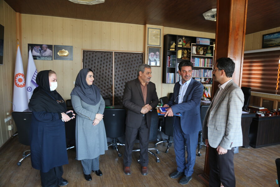 تقدیر از طراح برتر نظام پیشنهادات بهزیستی ویژه توسعه خدمات بیمهای توان پزشکی