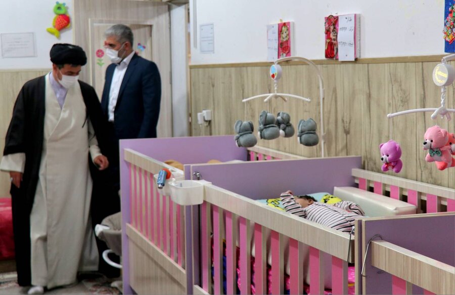حضور مدیرکل بهزیستی و خیّرین در شیرخوارگاه ارومیه