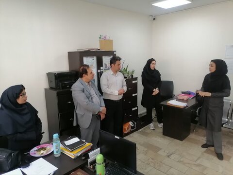 بازدید عیدانه مدیر بهزیستی شهرستان کرج از اورژانس اجتماعی