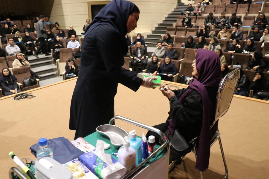 کارگاه ارتقای سلامت دهان و دندان «طرح گلخند» در بهزیستی آذربایجان غربی برگزار شد