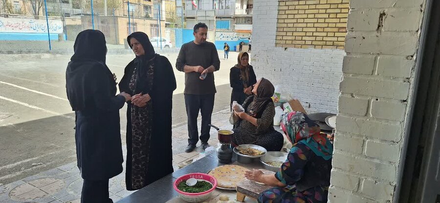 پخت نان محلی توسط گروه همیار در مدارس کامیاران