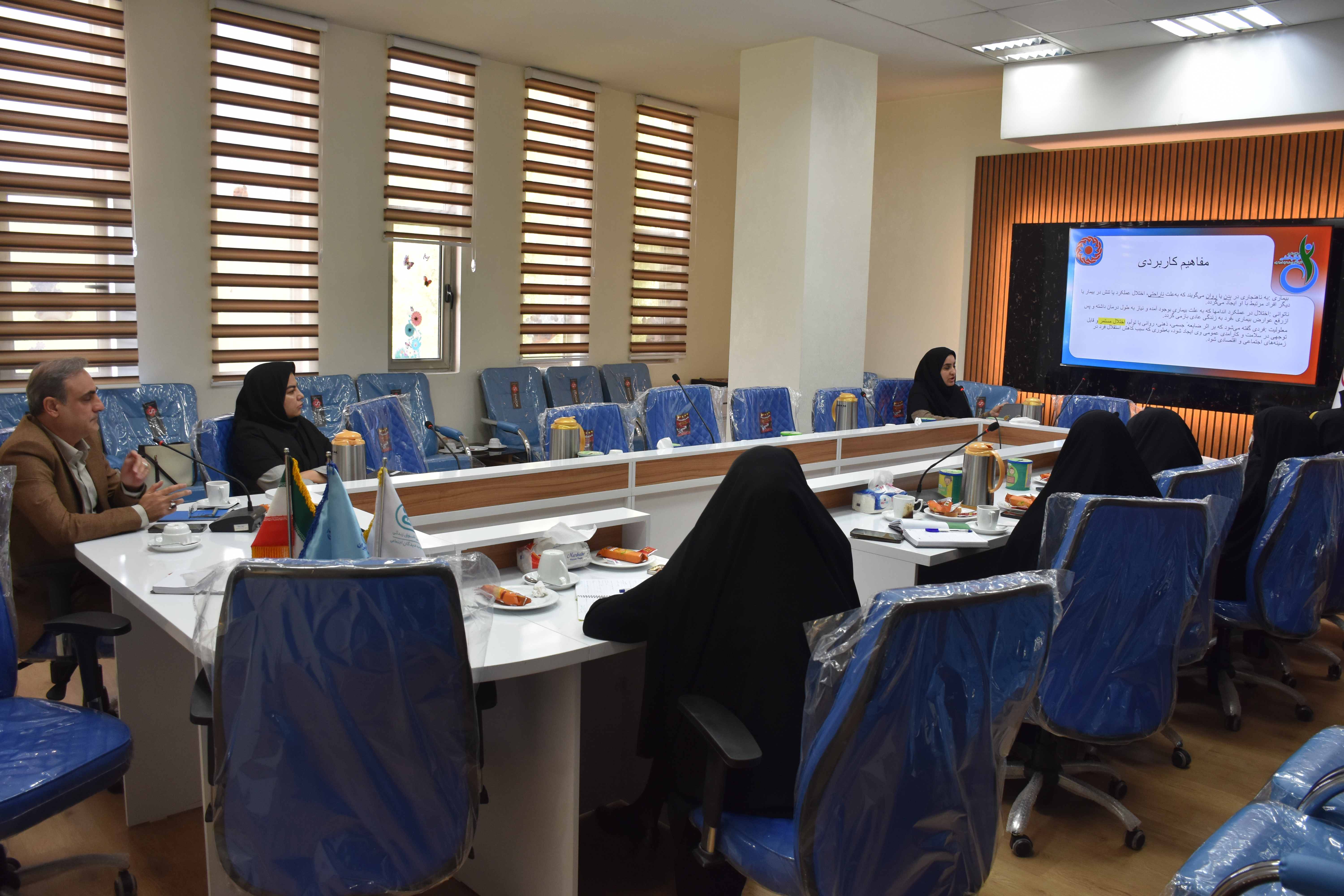 نشست مشترک معاون توانبخشی بهزیستی با قضات مجتمع قضایی حمایتی - اجتماعی شوق زندگی