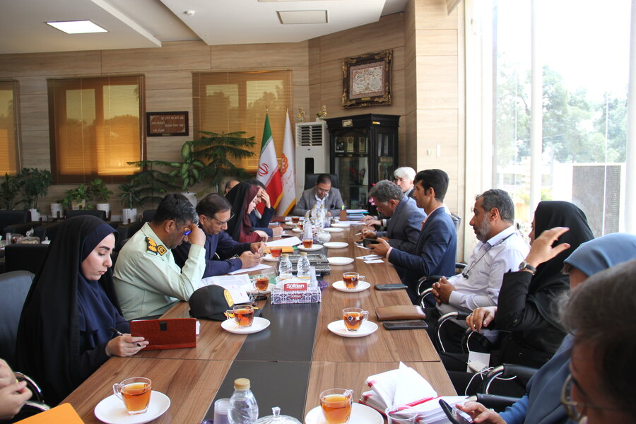 در جلسه با حضور مدیر کل امور اجتماعی و فرهنگی استانداری و مدیر کل بهزیستی فارس انجام شد: