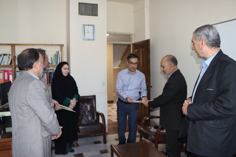 گزارش تصویری ا تقدیر از همکاارن شاغل در نیروی انسانی به مناسبت این روز