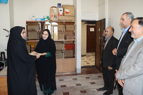 گزارش تصویری ا تقدیر از همکاارن شاغل در نیروی انسانی به مناسبت این روز