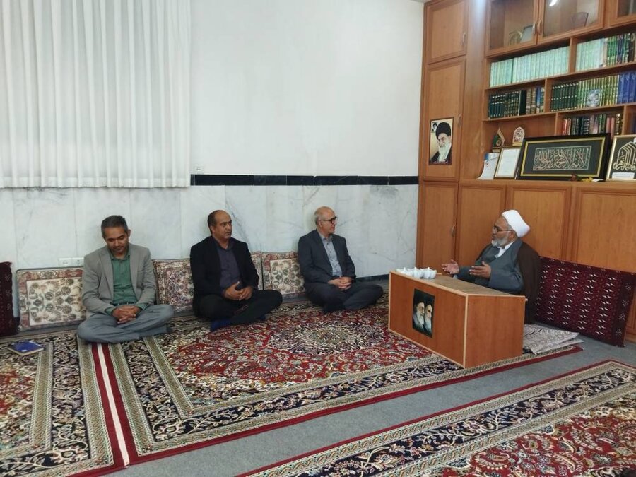 مدیر کل بهزیستی استان، با امام جمعه شهرستان سرایان دیدار نمود مدیر کل بهزیستی استان، با امام جمعه شهرستان سرایان دیدار نمود