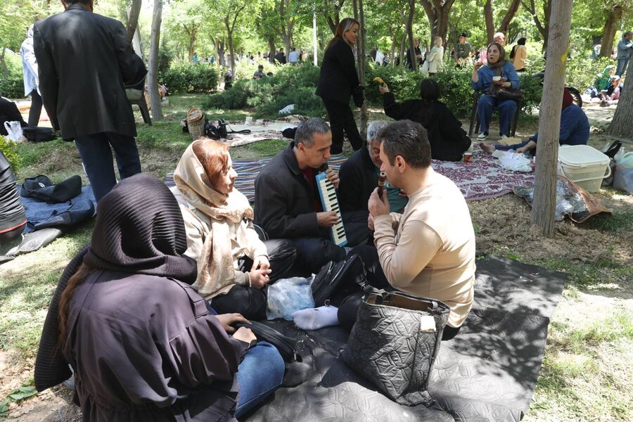 رئیس سازمان بهزیستی پای صحبت افراد دارای معلولیت نشست