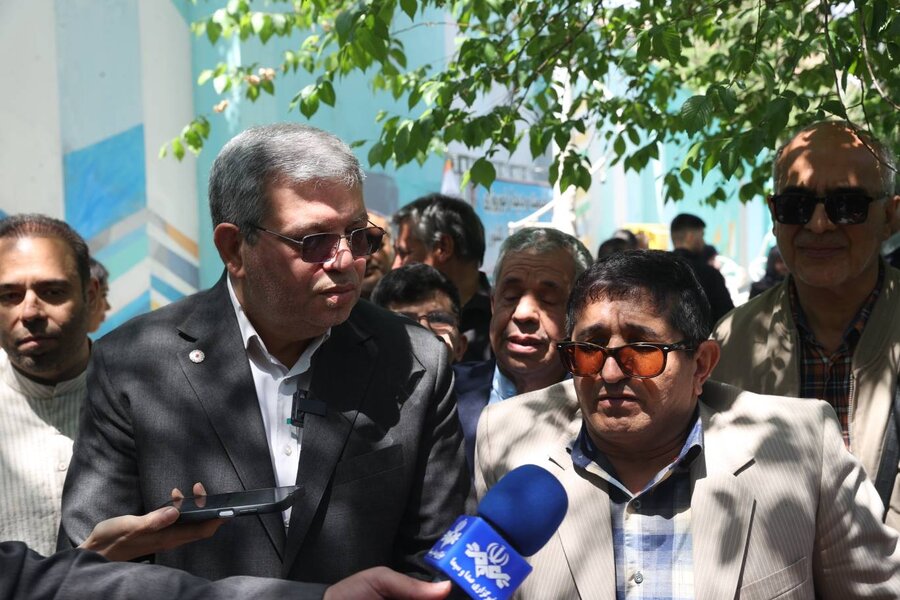 رئیس سازمان بهزیستی پای صحبت افراد دارای معلولیت نشست