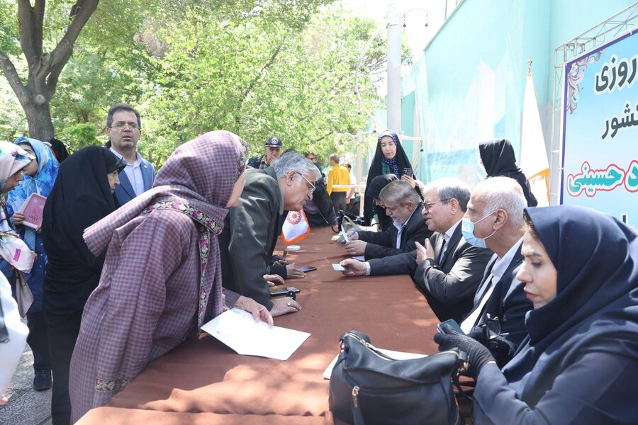 رئیس سازمان بهزیستی پای صحبت افراد دارای معلولیت نشست