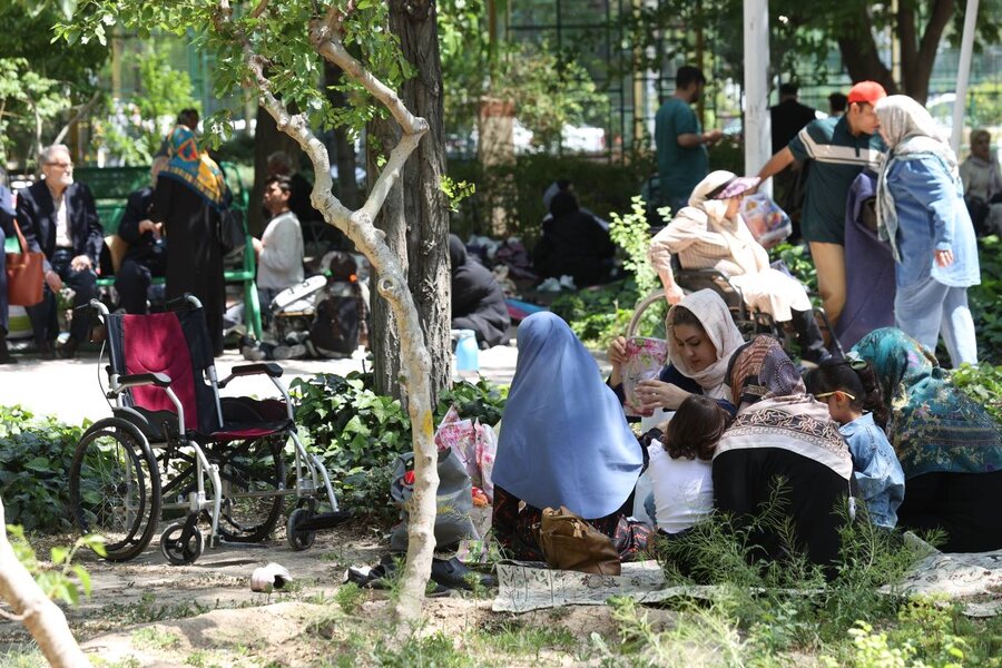 رئیس سازمان بهزیستی پای صحبت افراد دارای معلولیت نشست
