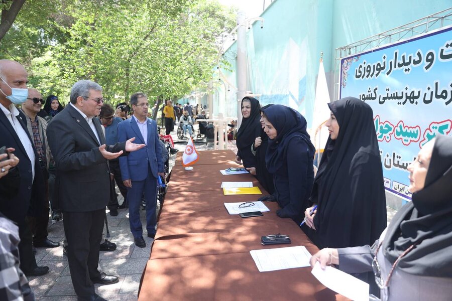 رئیس سازمان بهزیستی پای صحبت افراد دارای معلولیت نشست