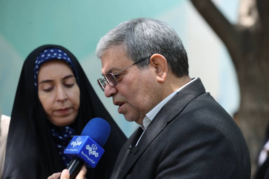 رئیس سازمان بهزیستی پای صحبت افراد دارای معلولیت نشست