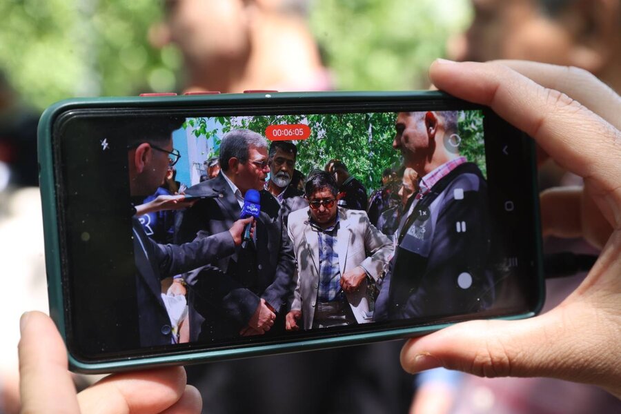 رئیس سازمان بهزیستی پای صحبت افراد دارای معلولیت نشست