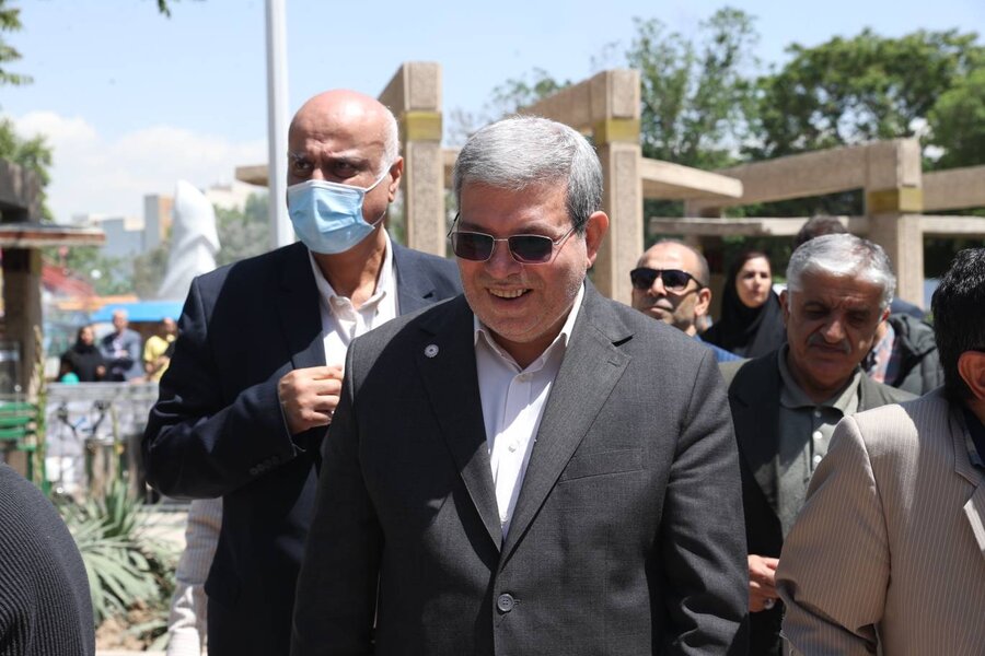 رئیس سازمان بهزیستی پای صحبت افراد دارای معلولیت نشست