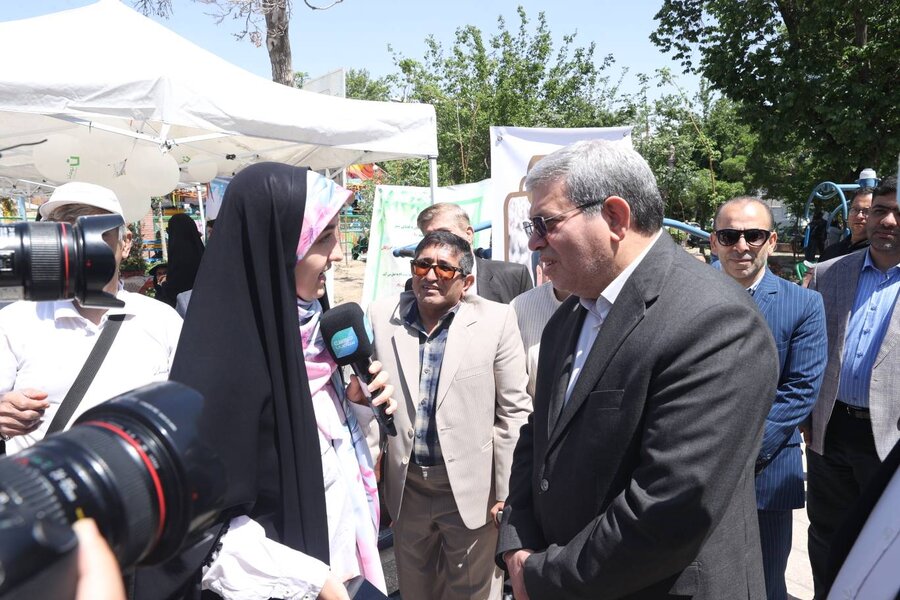 رئیس سازمان بهزیستی پای صحبت افراد دارای معلولیت نشست