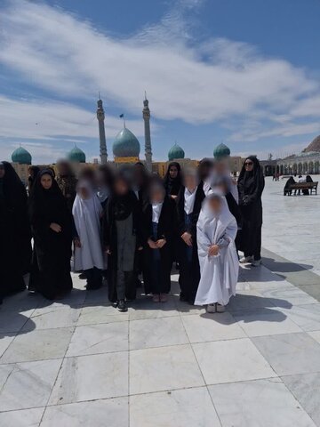 اعزام دختران مقیم خانه درخشان امام رضا (ع) برای زیارت قم و مسجد جمکران
