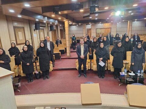 نشست تخصصی جمعیت همیاران سلامت روان اجتماعی  استان تهران برای بررسی چالش‌ها و توسعه گروه‌های همیار برگزار شد