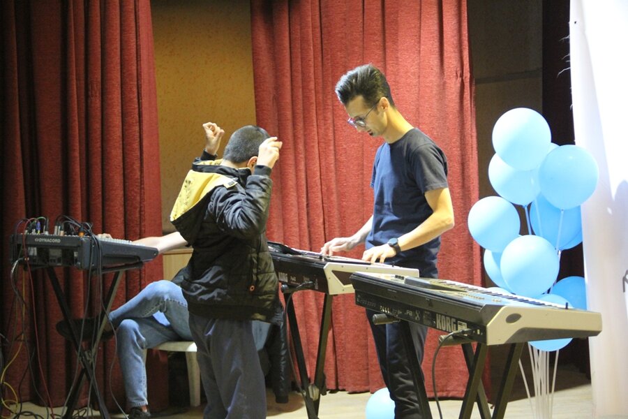 برگزاری برنامههای فرهنگی و هنری با مشارکت افراد اتیسم