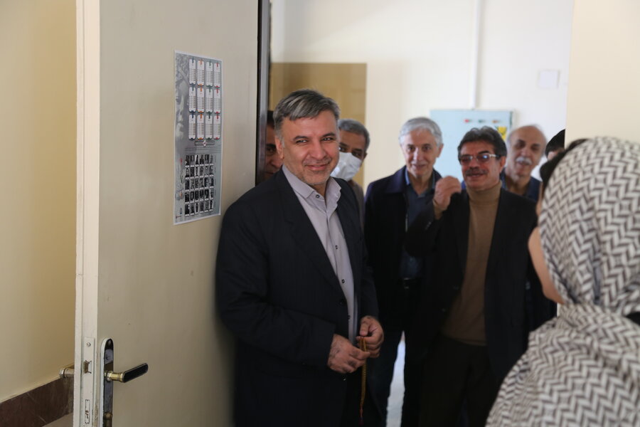 سنندج | بازدید رییس سازمان مدیریت و برنامه ریزی از مؤسسه نیکوکاری رعد