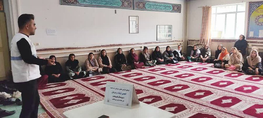 مریوان  | کارگاه آموزشی نقش والدین در پیشگیری از بحرانهای نوجوانی دانش آموزان