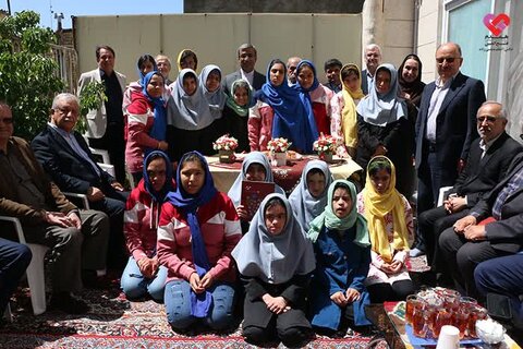 حضور استاندار در میان فرزندان همدم