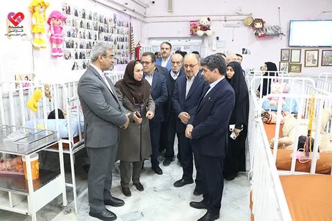 حضور استاندار در میان فرزندان همدم