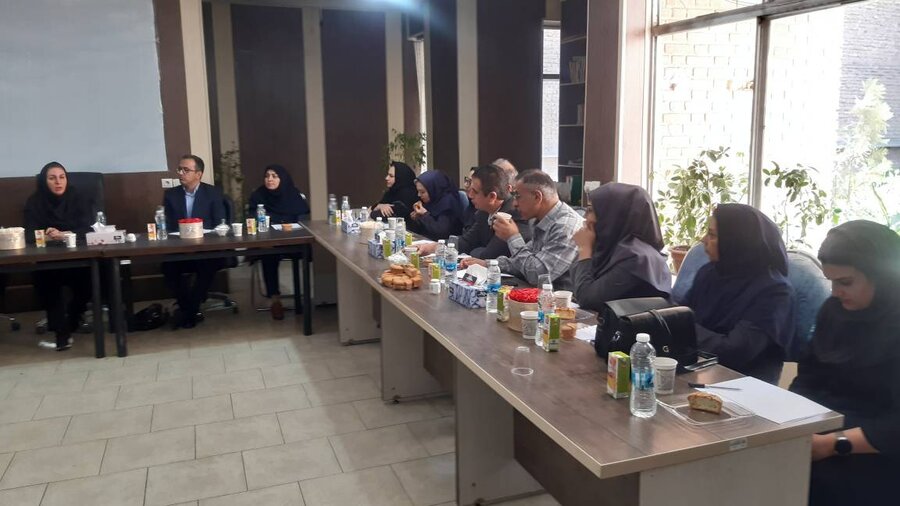 شهریار | هم‌اندیشی مسئولین مشارکت‌های مردمی بهزیستی برای تقویت حمایت‌های خیرین