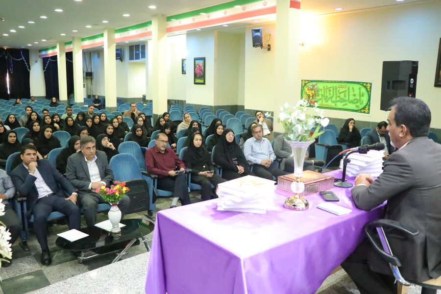 کارکنان بهزیستی به‌صورت ویژه مطالبات جامعه هدف را پیگیری نمایند