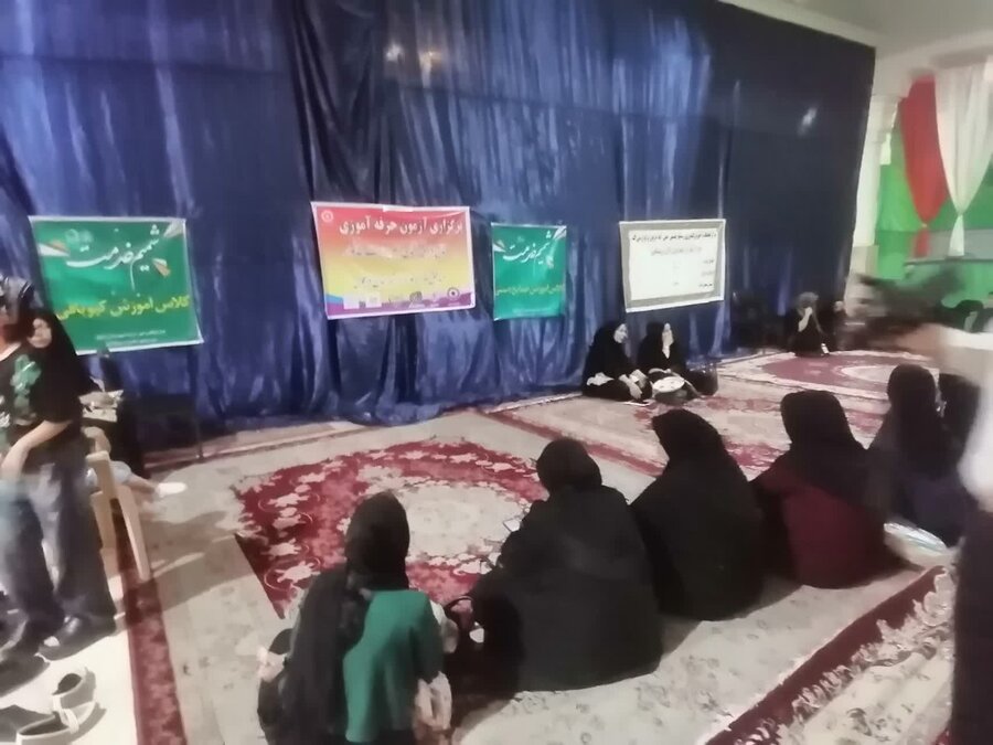 دوره مهارت آموزی صنایع دستی ویژه  زنان سرپرست خانوار و زنان ودختران محلات کم برخوردار دزفول
