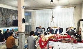 دیدار فرماندار و رییس اداره بهزیستی شهرستان میاندوآب از مددجوی دچار ضایعه نخاعی خیلی شدید