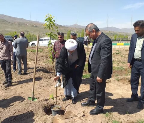 حضور توانخواهان در مراسم پاکسازی طبیعت و روز  گرامیداشت زمین پاک در شهرستان طالقان