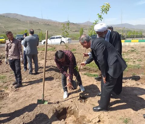 حضور توانخواهان در مراسم پاکسازی طبیعت و روز  گرامیداشت زمین پاک در شهرستان طالقان
