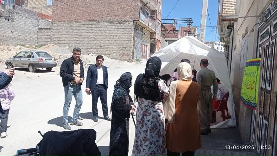 دیواندره | حضور کارشناسان اورژانس اجتماعی و پیشگیری اداره بهزیستی در برنامه هلال احمر