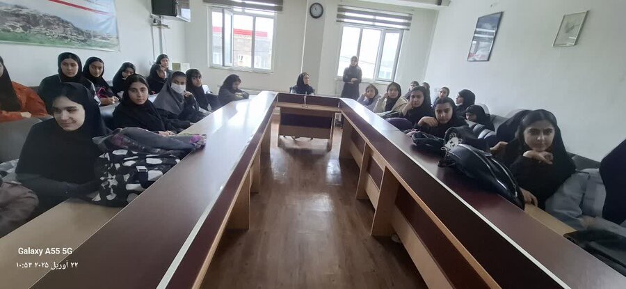 دیواندره |حضور دانش آموزان متوسطه اول در اداره بهزیستی