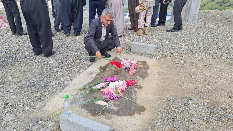 سروآباد | حضور پرسنل اداره بهزیستی در مراسم غباررویی و عطر افشانی مزار شهید گمنام