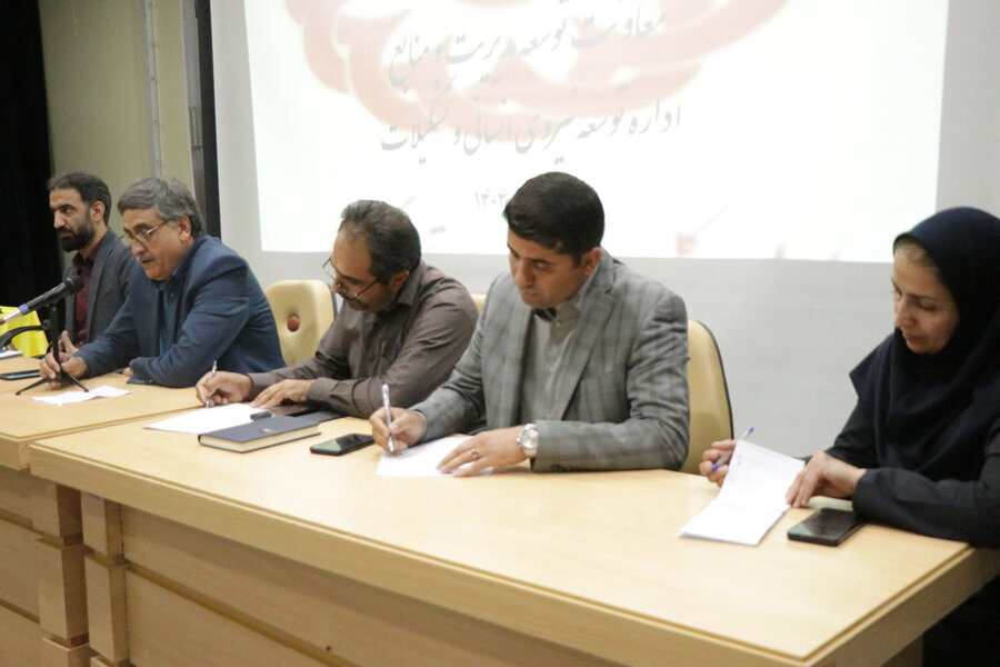 نشست هم اندیشی معاونت توسعه منابع بهزیستی با کارکنان بهزیستی استان کرمان