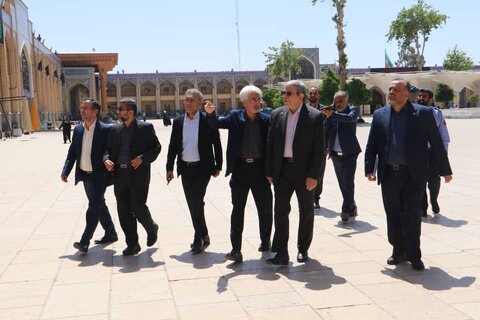 گلباران قبور مطهرشهدای حادثه تروریستی حرم شاهچراغ توسط معاون وزیر و رئیس سازمان بهزیستی کشور