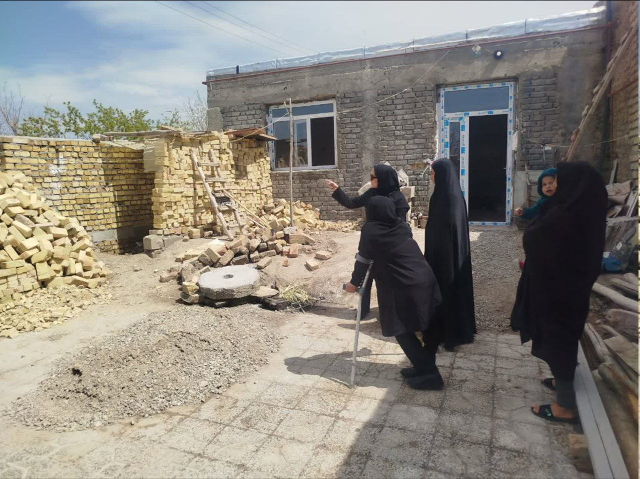 برگزاری کارگاه آموزشی پیشگیری از آسیبهای اجتماعی و بازدید میدانی از وضعیت مسکن مددجویان بهزیستی رزن