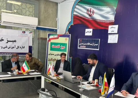 کرج | برپایی میز خدمت و ارتباطات مردمی در مصلّی نماز جمعه شهرستان کرج