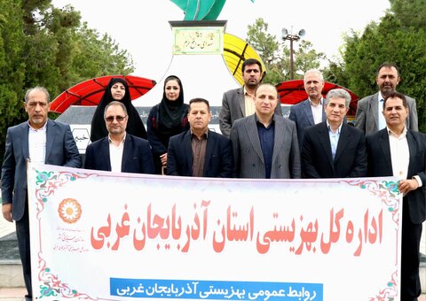 گزارش تصویری/ عطر افشانی مزار شهدای والا مقام به مناسبت گرامیداشت هفته کار و کارگر